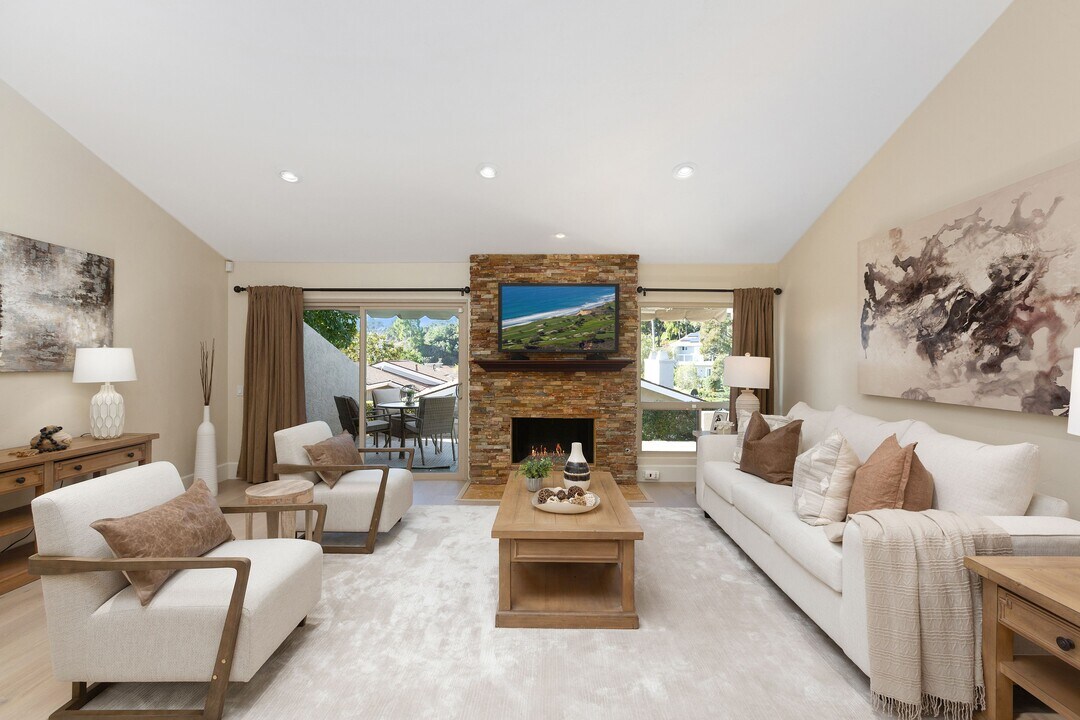 2085 Caminito San Nicholas in La Jolla, CA - Building Photo
