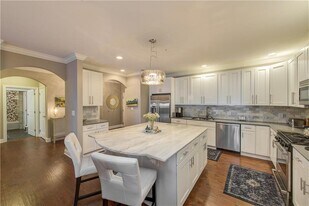 Pinnacle on Meridian in Indianapolis, IN - Building Photo