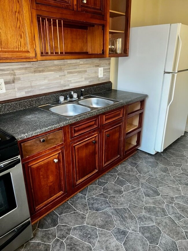 property at 5720 Simmonds Ave