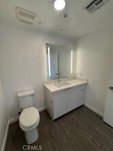 5750 Hollywood Blvd, Unit 703 in Los Angeles, CA - Building Photo - Building Photo