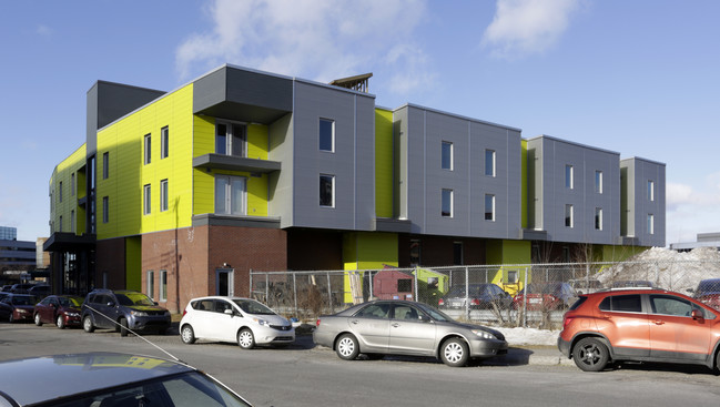 COOP Fleur de l'île in Montréal, QC - Building Photo - Primary Photo