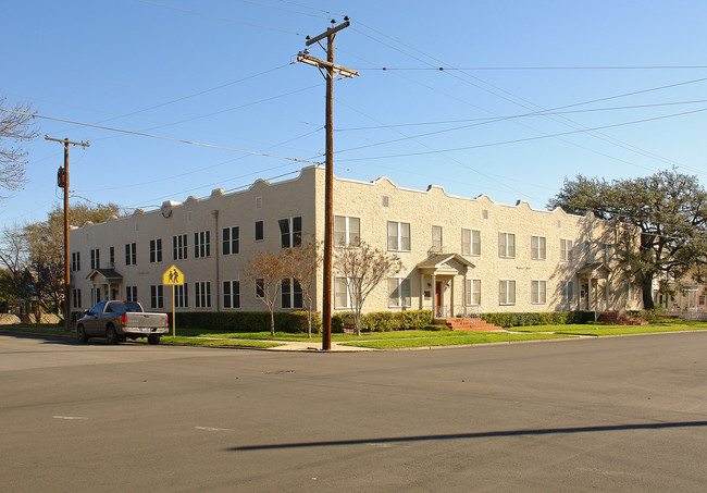 127 W Magnolia Ave in San Antonio, TX - Building Photo - Building Photo