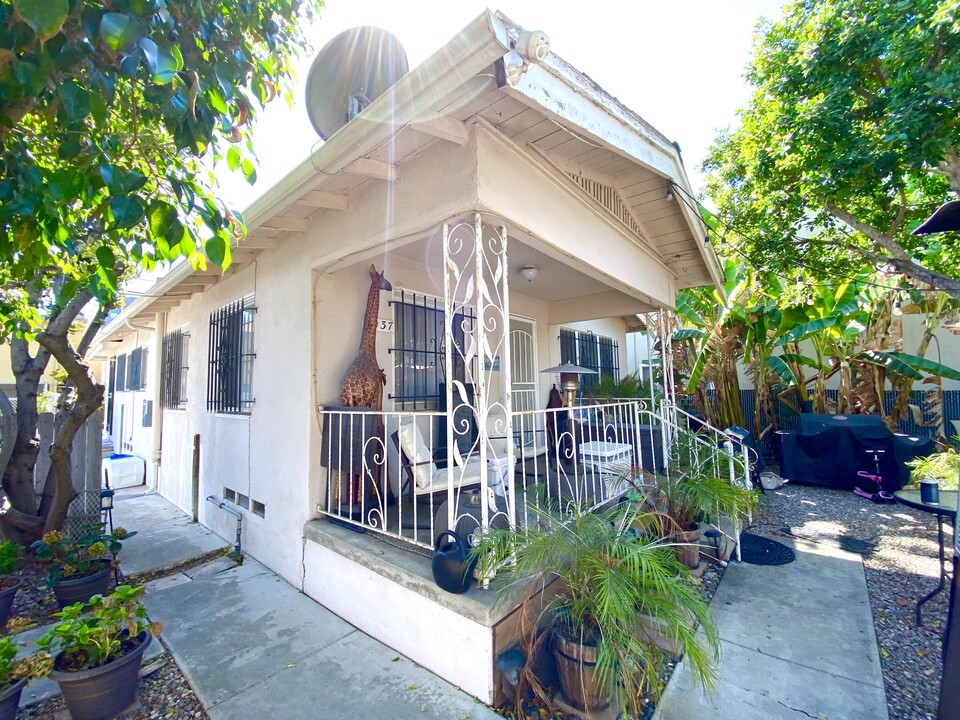 4045 Van Dyke in San Diego, CA - Building Photo