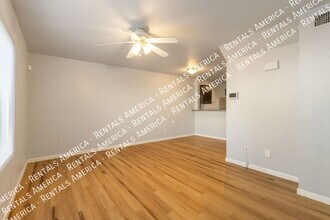 2301 E University Dr in Mesa, AZ - Foto de edificio - Building Photo