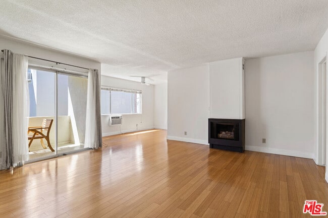 11947 Kiowa Ave in Los Angeles, CA - Building Photo - Building Photo