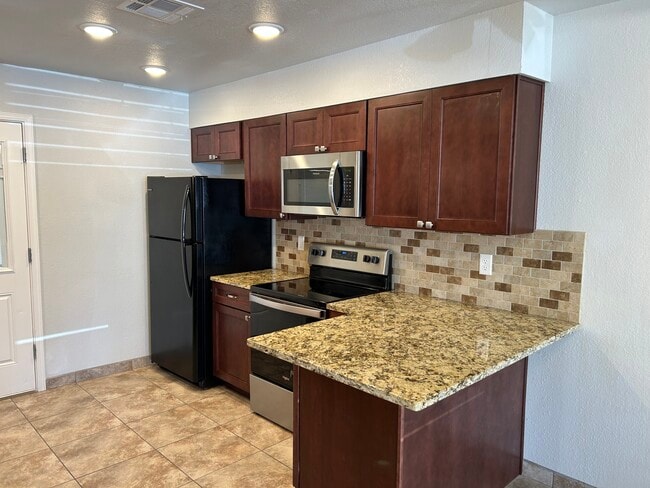 1014 Elm St, Unit # B in Las Cruces, NM - Building Photo - Building Photo