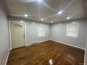 7785 Mettetal St in Detroit, MI - Building Photo - Building Photo