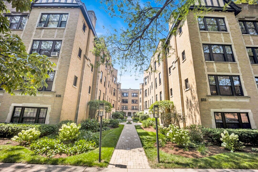 826 Michigan Ave in Evanston, IL - Building Photo
