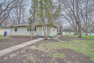 6300 Quebec Ave N in Minneapolis, MN - Building Photo - Building Photo