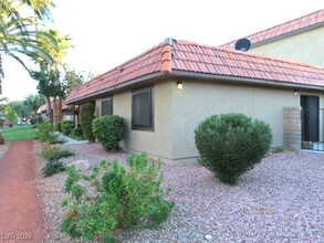 744 Apple Tree Ct in Henderson, NV - Foto de edificio - Building Photo