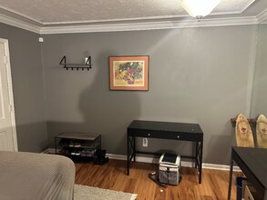 2129 Montreat Way in Vestavia Hills, AL - Foto de edificio - Building Photo