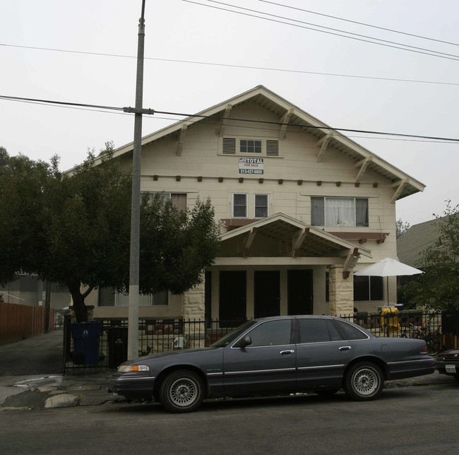 914 W 17th St in Los Angeles, CA - Building Photo - Building Photo