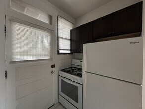 1321.5 W Estes Ave in Chicago, IL - Building Photo - Building Photo