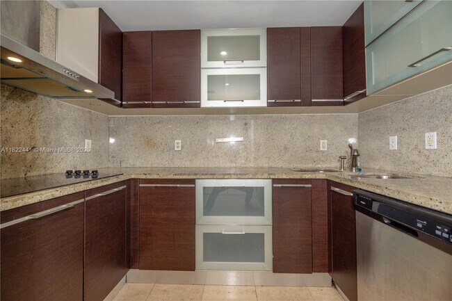 50 Menores Ave in Coral Gables, FL - Building Photo - Building Photo