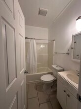 18 Hazel St in Stamford, CT - Building Photo - Building Photo