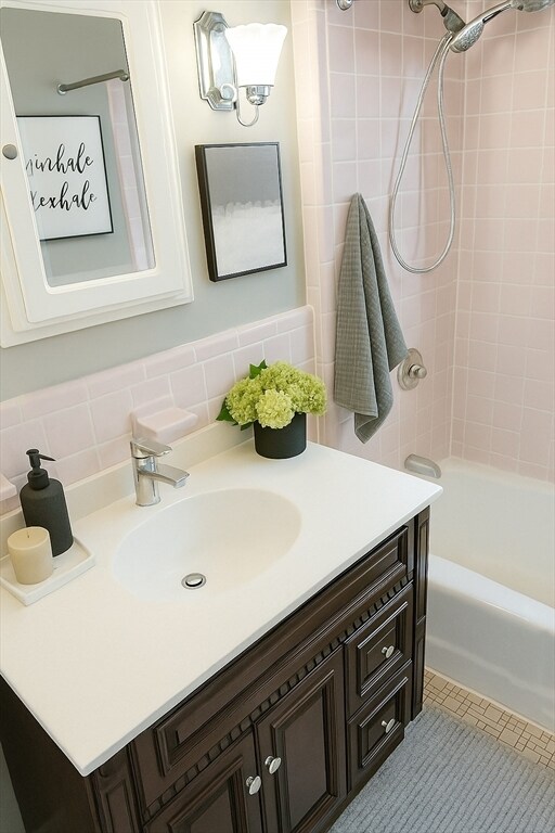 90 Boylston St in Watertown, MA - Foto de edificio - Building Photo