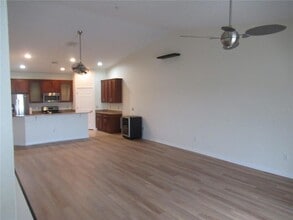 8727 Karpeal Dr, Unit 1005 in Sarasota, FL - Building Photo - Building Photo