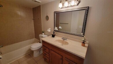 5785 Gatlin Ave, Unit 714 in Orlando, FL - Building Photo - Building Photo