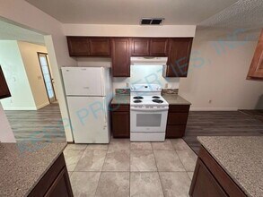 509 SE 15th St in Troutdale, OR - Building Photo - Building Photo