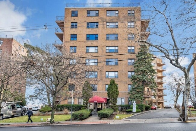 8800 JFK Blvd E in North Bergen, NJ - Building Photo - Building Photo