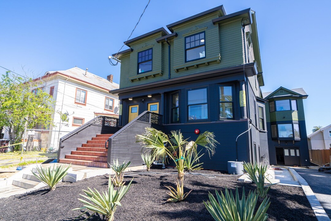 2320 9th Ave in Oakland, CA - Foto de edificio