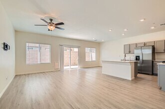 4705 Midnight Clfs Ave in Las Vegas, NV - Building Photo - Building Photo