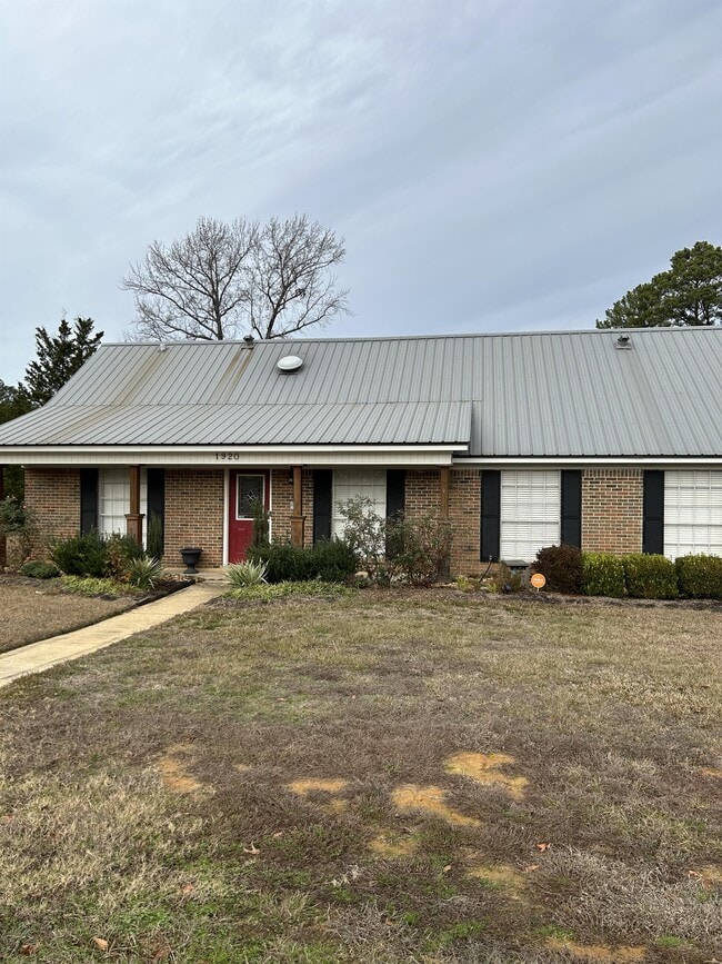 property at 1920 W Martin Luther King Jr Ave