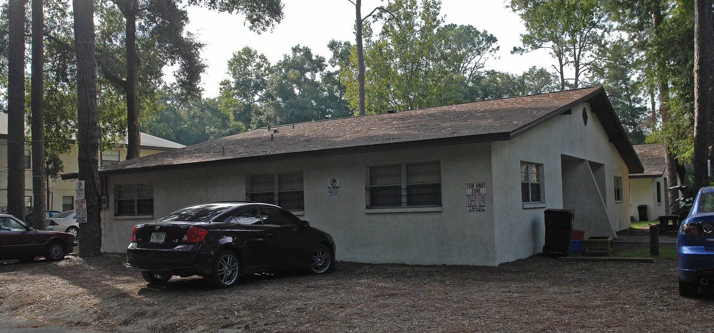 1427 NW 6th Pl in Gainesville, FL - Foto de edificio