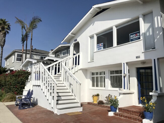 2456 Manhattan Ave in Hermosa Beach, CA - Foto de edificio - Building Photo