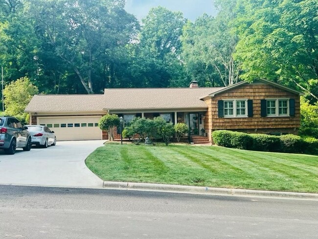 property at 1404 Fernwood Dr
