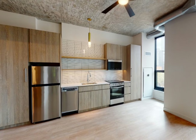 220 W Institute Pl in Chicago, IL - Foto de edificio - Building Photo