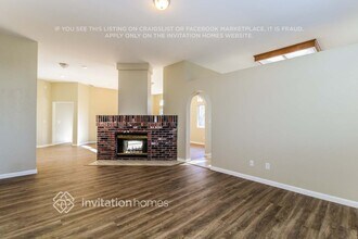 702 Canyon Creek Way in Galt, CA - Foto de edificio - Building Photo