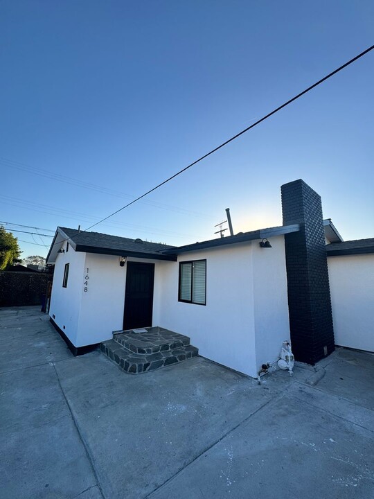 1650 W 83rd St in Los Angeles, CA - Building Photo