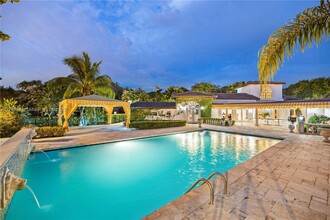 12300 Old Cutler Rd in Miami, FL - Building Photo - Building Photo