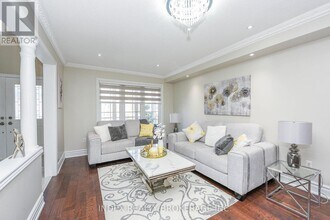 10 Leopard Gate in Brampton, ON - Building Photo - Building Photo