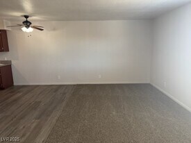 4360 Twin View Cir in Las Vegas, NV - Building Photo