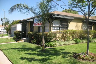 4266 N Lakewood Blvd in Long Beach, CA - Building Photo - Building Photo