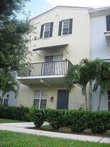 405 School House Rd in Jupiter, FL - Building Photo
