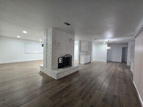 2329 Michael Cir in Hanford, CA - Building Photo - Building Photo