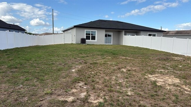 833 Colville Dr in Poinciana, FL - Foto de edificio - Building Photo