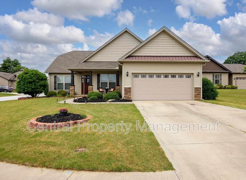 1 Redwolf Ln in Taylors, SC - Building Photo