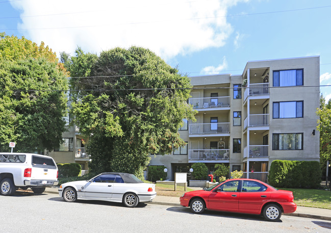 Firview Apartments in White Rock, BC - Building Photo - Building Photo