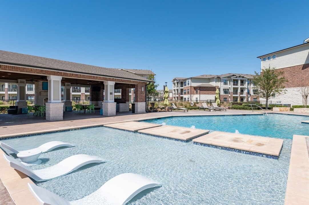 Falcon at Grand Harbor in Katy, TX - Building Photo