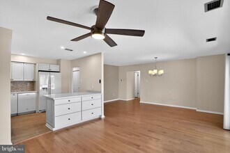 215 Haddonfield Cmns in Haddonfield, NJ - Building Photo - Building Photo