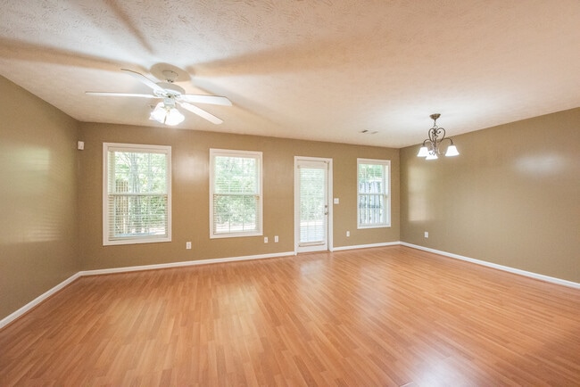 2428 E University Dr in Auburn, AL - Building Photo - Building Photo