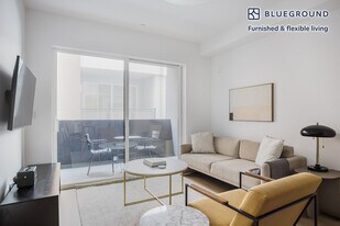 1130 N Orange Dr in Los Angeles, CA - Building Photo