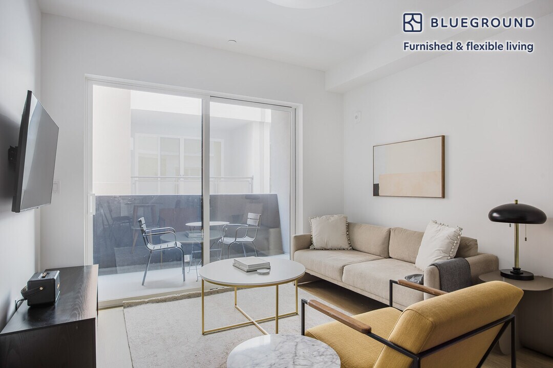 1130 N Orange Dr in Los Angeles, CA - Building Photo