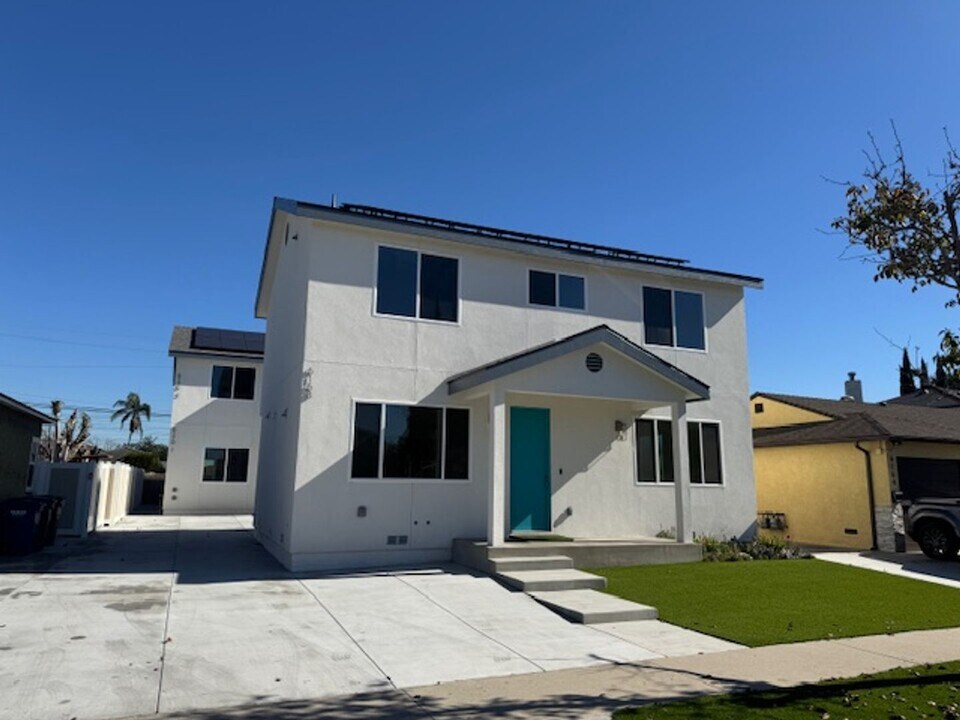 6170 Briercrest Ave in Lakewood, CA - Foto de edificio