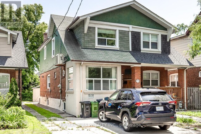 975 Broadview Ave in Toronto, ON - Building Photo - Building Photo