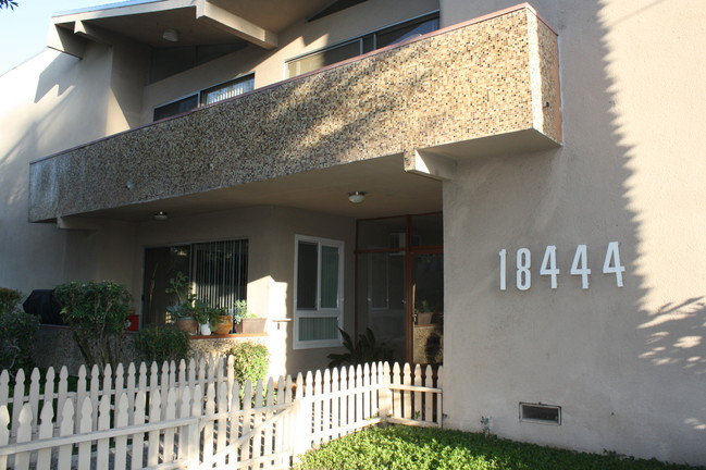 18444 Collins St in Tarzana, CA - Building Photo - Other